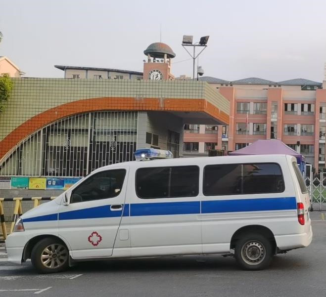 古田救护车出租护送骨折病人一公里多少钱